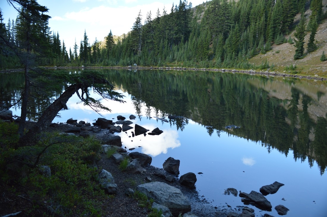 Rockpile Lake along the Pacific Crest Trail