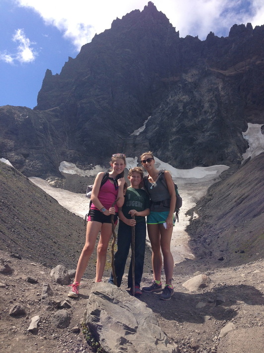 The owner of Hike Oregon and her siblings at the rim of Three Finger Jack