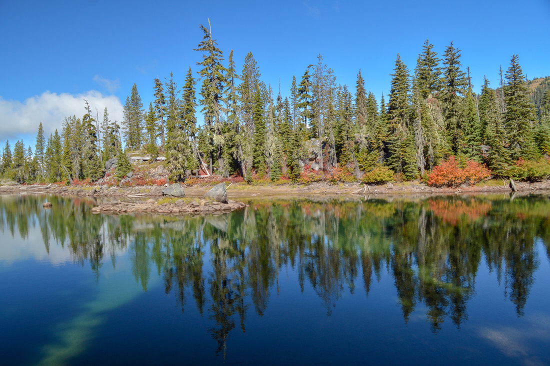 Divide-Lake-Top-10-Oregon-Fall-Hikes