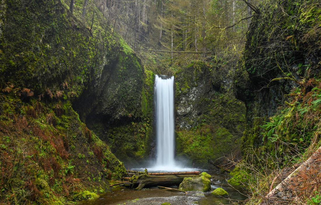 Multnomah Falls best Oregon spring hike