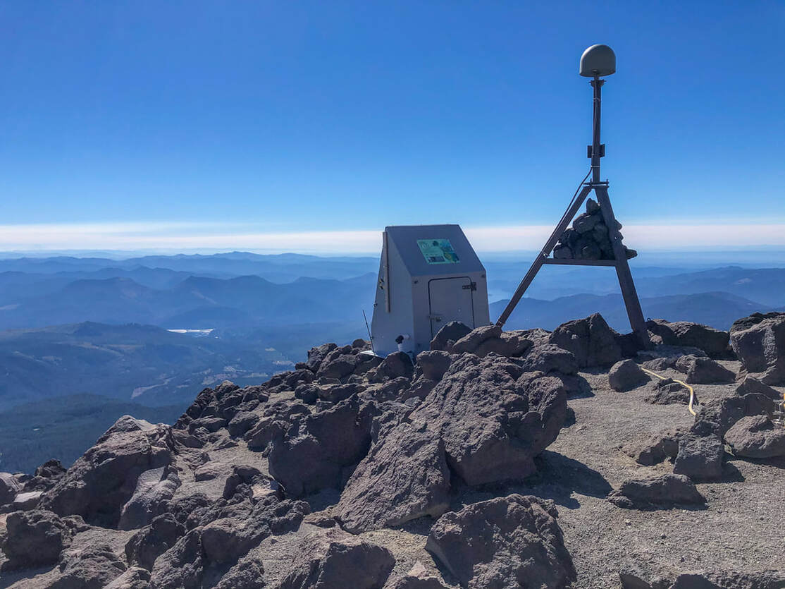 Seismic monitor station on Helens