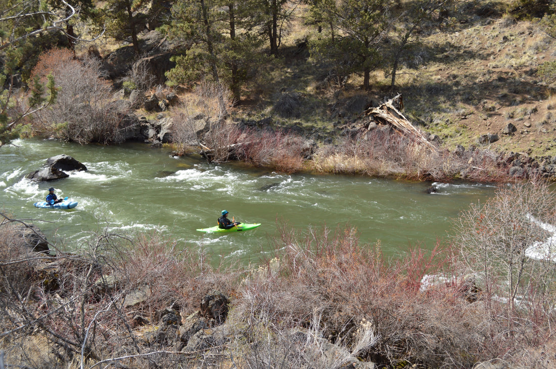 Kayakers on the Deschutes River at Tumalo State Park