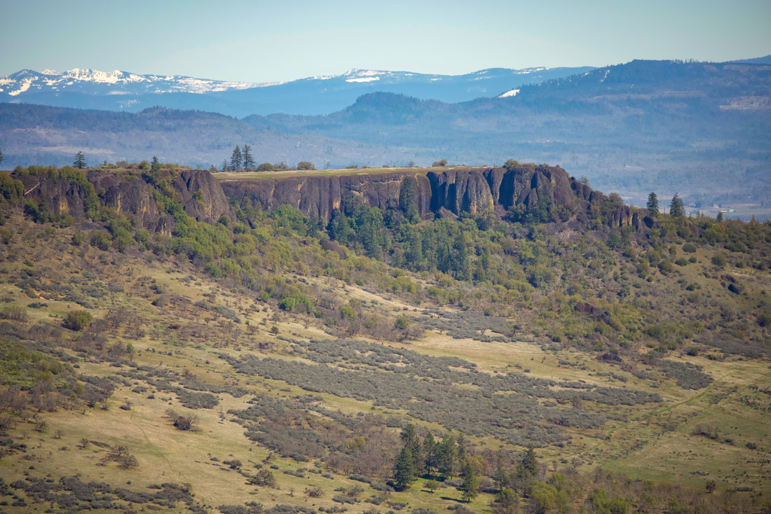 Lower Table Rock top Oregon spring hiking trail