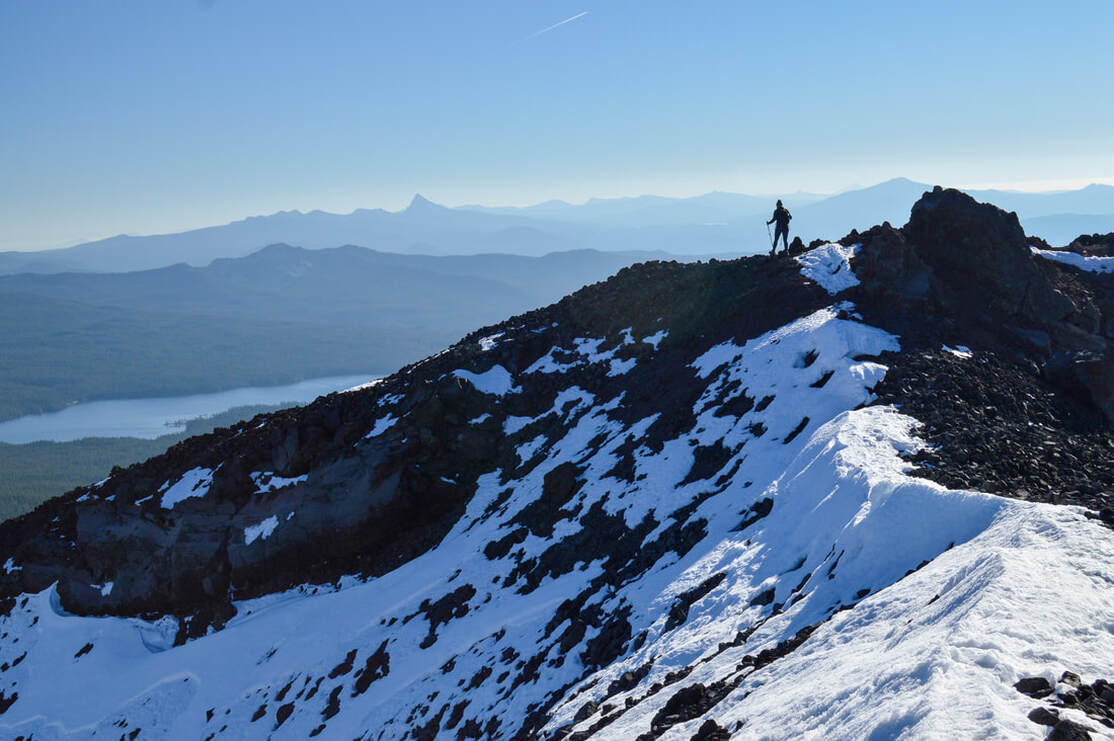 Diamond Peak climber trail with views to the south