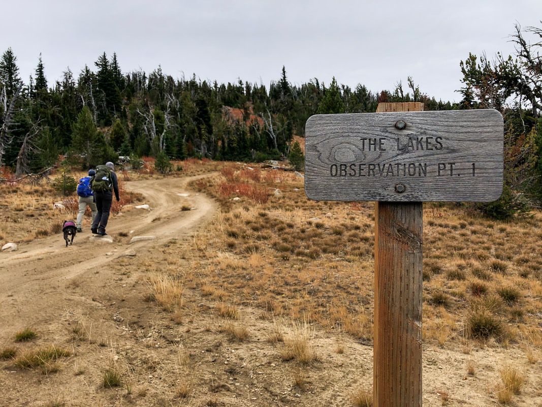 The Lakes Lookout trail sign