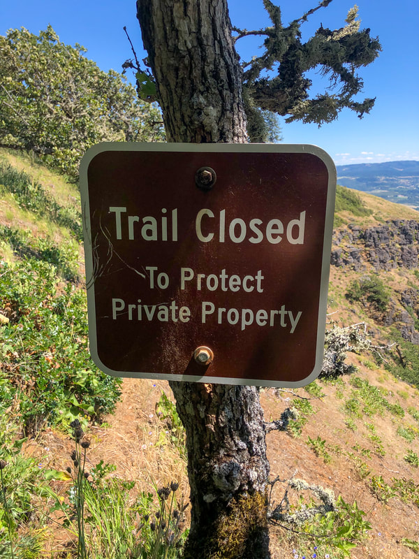 Trail closed sign Coyote Wall